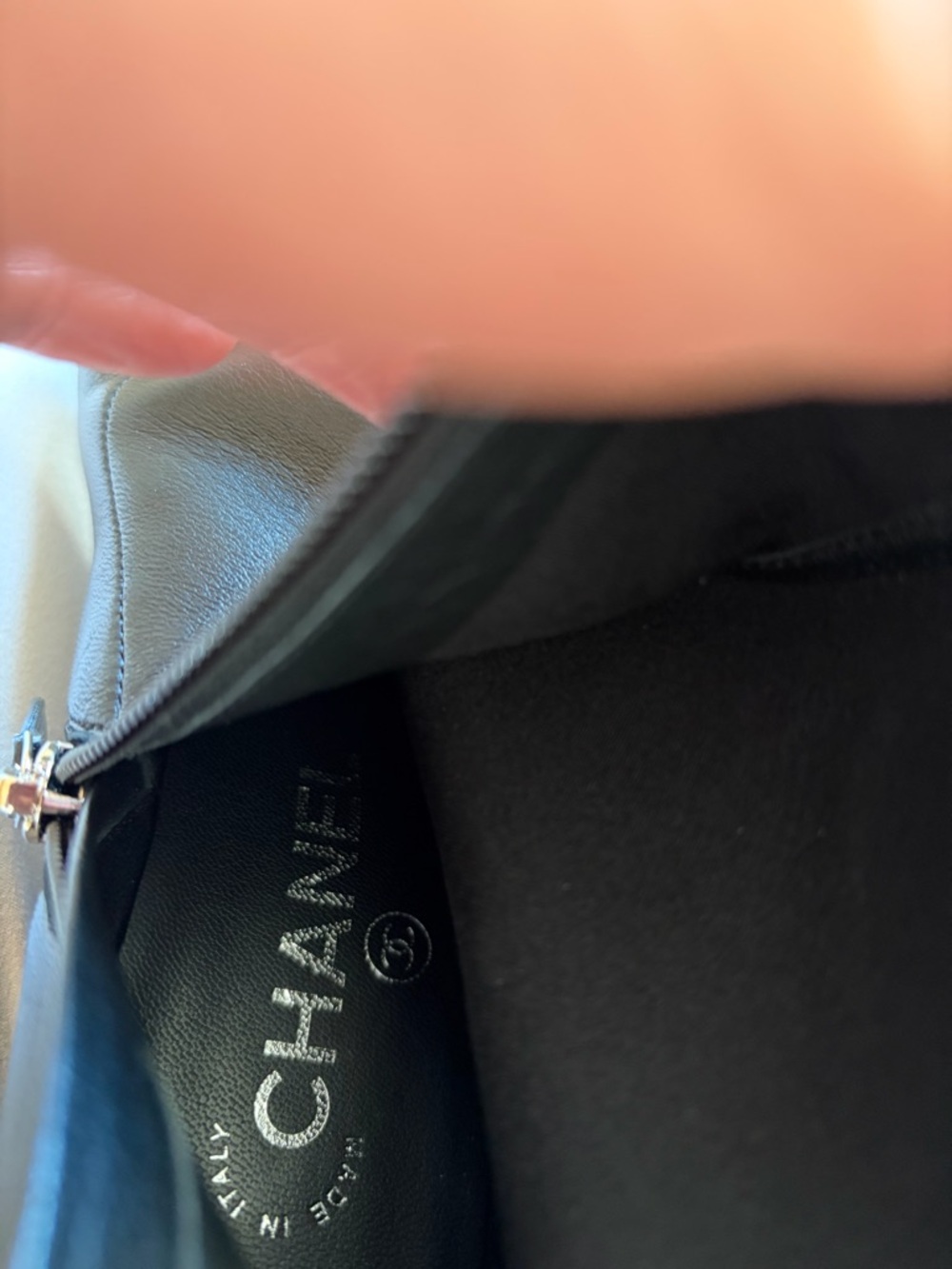 CHANEL Black Lambskin CC-Logo over the knee boots - Picture 5 of 5